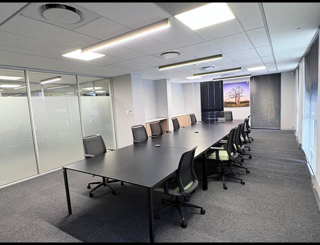 1,332M² OFFICE TO LET IN VORNA VALLEY